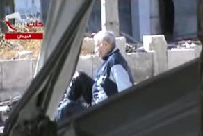 Снайпер убивает старика в Сирии. Съемка с близкого расстояния