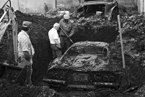 История про закопанную в землю Феррари 