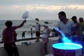 Мастер по созданию сладкой ваты 