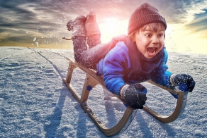 Детство в кадре: папа фотографирует сына