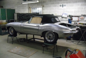 Британцы восстановили полтора Jaguar E-Type