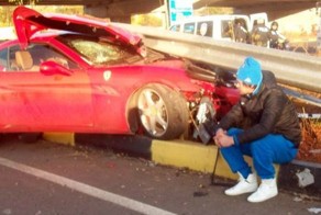 Украинский футболист  разбил свой Ferrari в Турции