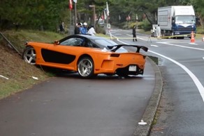 Mazda RX-7 влетела в толпу в Японии