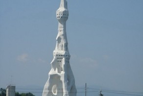 Башня Мира в японском городе Тондабаяси, пригороде Осаки!