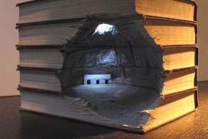 Скульптуры из старых книг Гая Ларами