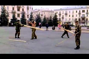 Прикол на выступлении спецназа
