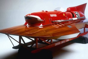 Гоночный катер Ferrari Arno XI