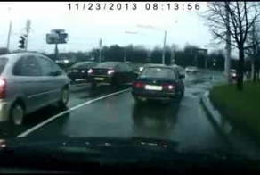 BMW поскользнулся на луже