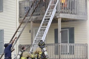 Пожарные спасли мужчину (5 фото)