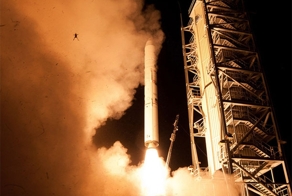 NASA Captures Epic 'Frog Photo' During Spacecraft Launch