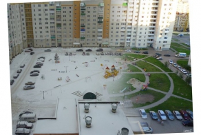 Два времени года в одном дворе