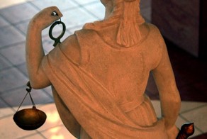 Встать, самосуд идет!