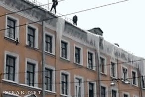 Сюда не ходи! Туда ходи! Снег башка попадёт... 