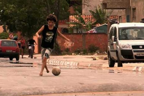 11-летний мальчик без ног может стать новой звездой футбола