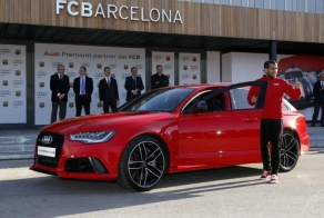 Игроки ФК «Барселона» получили ключи от Audi