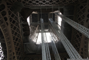 Что внутри у Эйфелевой башни?