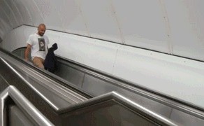 Как правильно спускаться на эскалаторе