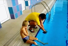 Как одеть шапочку для плавания