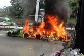 В Малайзии сгорели три Lamborghini