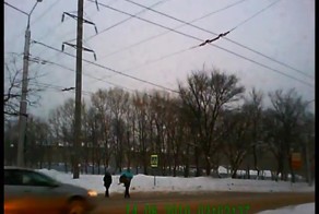 Авария дня 1327. Женщина с ребенком на руках