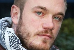 Защитил девушку от вооруженного ножом мусульманина