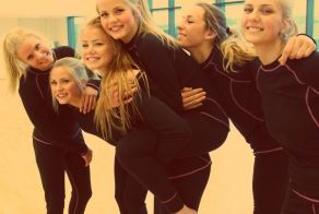 Фотографии норвежских школьниц взорвали интернет