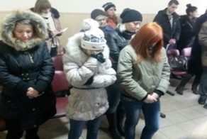 В Мариуполе издевавшимся над одноклассницей садисткам дали по три года