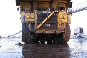 Карьерный самосвал vs обычный грузовик.