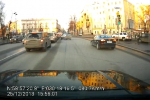 Капот подвел
