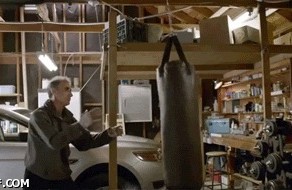 Обладатель черного пояса по карате 