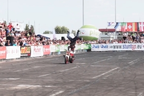 Мой дед, по пьяне, от бабки так сваливал, на планете 3