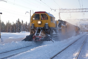 Уборка снега с жд путей
