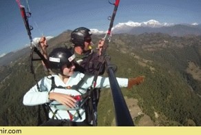 Девушка летит