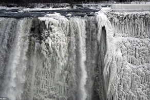 Ниагарский водопад замерз