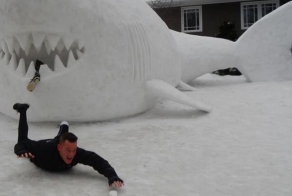  Двое парней, не потерявших чувства юмора