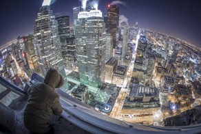 Гуляя по крышам небоскребов: потрясающие снимки "замерзшего" Торонто.