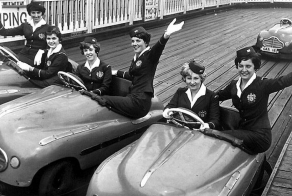 Возвращение Promettes-помощников туристов в Брайтоне