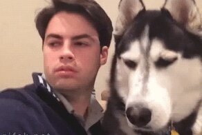 Засмотрелись на привлекательную девушку