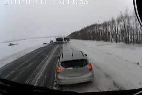 Авария дня 1367. Лобовое столкновение Lacetti и грузовика