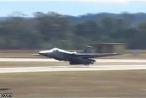 F-111 приземлился на брюхо