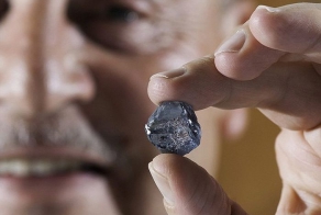 Обнаружен редкий голубой бриллиант