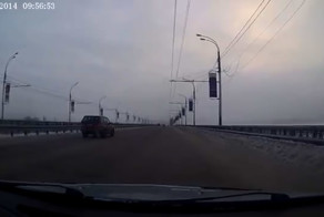 Гололед на мосту в Воронеже