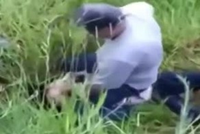 Мужчина пытался зарезать себя и свою жену