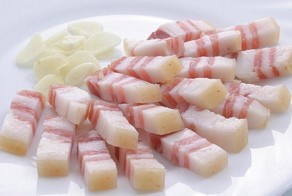 Сало уронили!