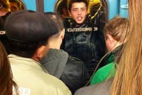 Носороги "атакуют" метро..