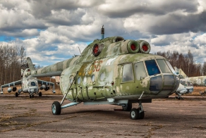 Площадка с законсервированными вертолетами 