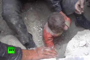 Ребенок чудом выжил - видео его спасения!