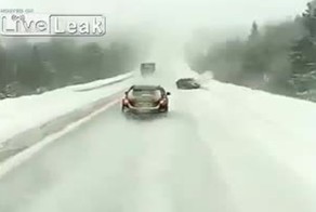 Ужасная авария на заснеженной трассе