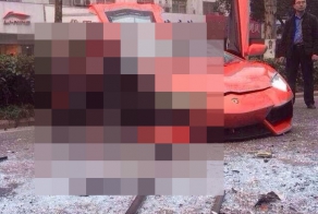 Lamborghini Aventador врезался в автобус
