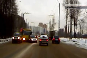 Авария дня 1392. Автобус и две легковушки